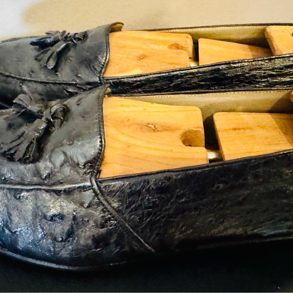 Mezlan Black Slip-On Loafers with Sleek Design
